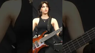 The Sound of a five-string Bass