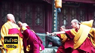 They didn't realize that this old Shaolin monk was a powerful kung-fu master!