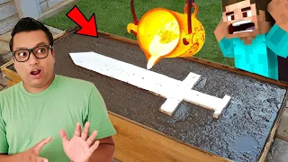 क्या LAVA से बन सकती है असली OBSIDIAN की sword ? Making MINECRAFT SWORD from LAVA