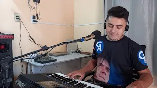 GILDENES ARAÚJO CANTA-SERESTA EM RITMO DE XOTE-CAMAS SEPARADAS-TOCANDO TECLADO