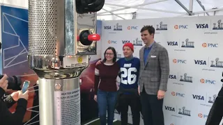 New Giants QB? Eli Manning still loved as he meets fans