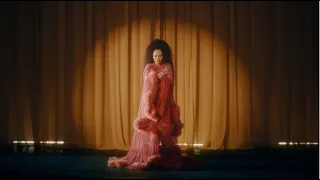 Izzy La Reina - 1942 (Official Video)