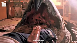 Tremors : The worm grabs Walter