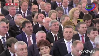 В эти минуты президент России обращается к Федеральному Собранию с ежегодным посланием