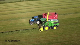 NEW John Deere 9500i harvester with New Hollands tractors.