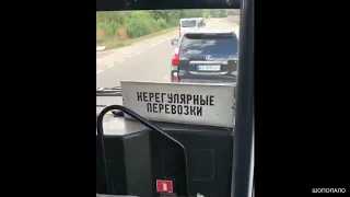 В Харькове водитель на Лексусе начал блокировать проезд автобуса Богодухов-Харьков