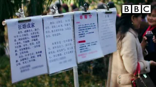 How Chinese marriage markets help parents find a love match for their child - BBC