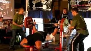 Lasse Pajunoja bench press 205kg (452 lbs)