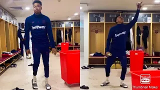 Jesse Lingard showing of his dance moves in the change rooms 😂