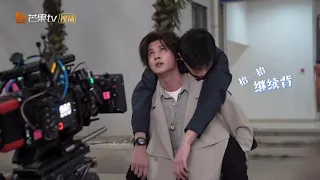 [MULTI SUB] #desirecatcher BTS: Lu FengPing carries Luo Fei | long shooting, had to go up stairs