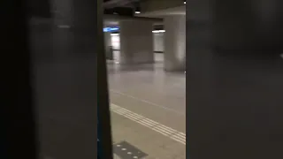 Tasjesdief wordt in de metro aangehouden door undercover politie!!!