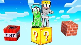 Omz LUCKY BLOCK SkyBlock! Minecraft Mod Battle!