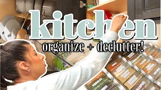 KITCHEN 0RGANIZE + DECLUTTER WITH ME | 2023 SPRING CLEANING PART 1