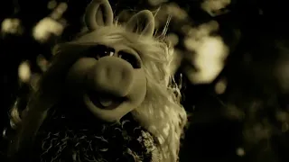 Miss Piggy spoofs Adele's Hello