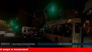 В Иркутске троллейбус врезался в столб, пострадали двое детей.