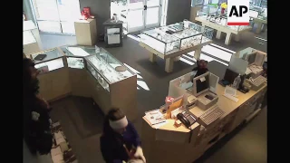 Video Shows Woman Robbing Jewelry Store