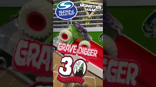 MONSTER JAM Toy Monster Truck Race | VIEWER REQUEST #15 | MAX D Blackout VS Grave Digger 30th Anni.