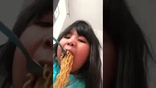 Mukbang with my Kimchi Spicy 🌶 noodles🍜