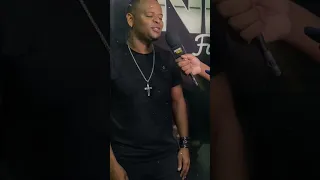 Nenho cantando agora Somos Ex ao vivo