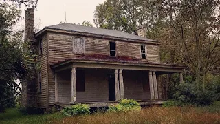 Pretty Abandoned Southern Farm House Built in 1842 In The Carolinas