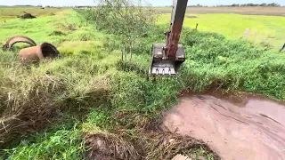 LIMPANDO VALETÃO BEM SUJO 🛑 Escavadeira hidráulica op iago