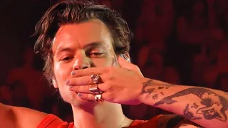 Harry Styles - “Love of My Life” live in Toronto (15/08)