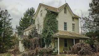 Terrifying Abandoned HOUSE Found ALCOHOL w/ EVERYTHING LEFT BEHIND