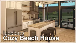 BLOXBURG - Cozy Beach House Speedbuild (interior + full tour)