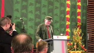 Dietmar Wischmeyer teilt beim 60. Ollnborger Gröönkohl-Äten in Berlin kräftig aus