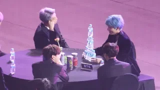 BTS Playing with a Water Bottle (물병 가지고노는 방탄소년단) 4K 직캠 by 비몽