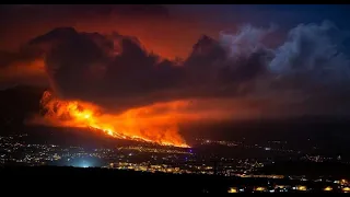 Cumbre Vieja Volcano eruption, La Palma: Increasing Tremor - Lava Flows Destroy Town Of Todoque