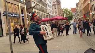 Katjuscha. In der Kaufingerstraße in München am 09.05.2018