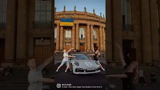 Ballet posing in front of the opera house of Stuttgart - with Jolie from Stuttgart Ballet 😁😊