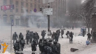 В боях на Грушевського масово обстрілюють мітингувальників