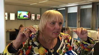 Wie Claudia Roth den Anfeindungen der AfD standhält