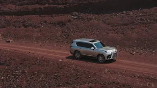 2022 Lexus LX 600 Ultra Luxury driving footage | Autoblog