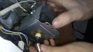 Колпачок МАГНЕТРОНА ПРОГОРЕЛ в микроволновке, ремонт свч, как заменить колпачок в микроволновке свч.