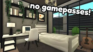 Building a NO GAMEPASS house in Bloxburg!