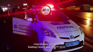 Дтп в Киеве на Окружной, Ниссан обнял столб, водителя извлекали спасатели ГСЧС. 29.10.2017