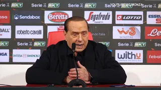 Domanda sul Milan, crolla la vetrata. Berlusconi scherza: "Visto a chiedere del Milan..."