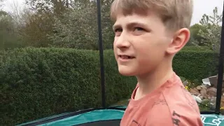 laver tricks  på min trampolin