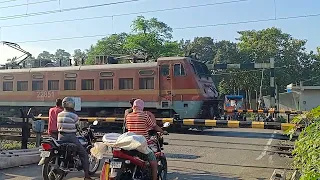 Jangipur Mail Express Balagarh Station Railgate Train Train. ###