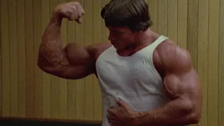 Arnold Schwarzenegger teases Lou Ferrigno before taking the Mr. Olympia stage  / Pumping Iron (1977)