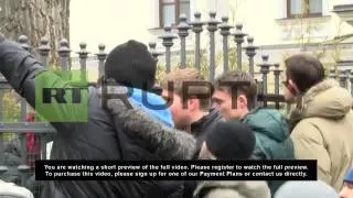 Ukraine: Protesters flood Yanukovych's residential home
