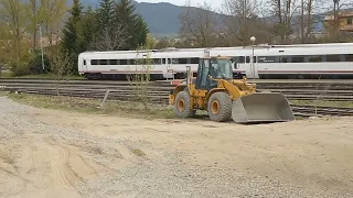 Salida de Jaca de un 594 de Renfe.