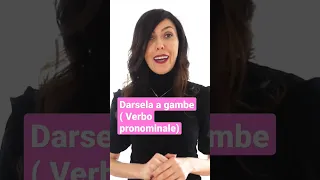 Italian pronominal verbs: DARSELA A GAMBE [ENG & SPA Translation]