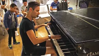 Surprise piano performance for passengers at Rome Airport