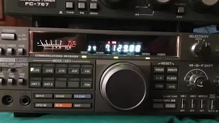 Kenwood R5000 with FC767 Tuner and telescopic Antenna, HG20AY on 40 m Band