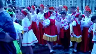 Nice Ukrainian Girls at Independence Square, Maidan, Kyiv, UKRAINE, УКРАЇНА.
