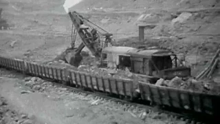 Bucyrus Rail Mounted Steam Shovel - Best Of Old Movies